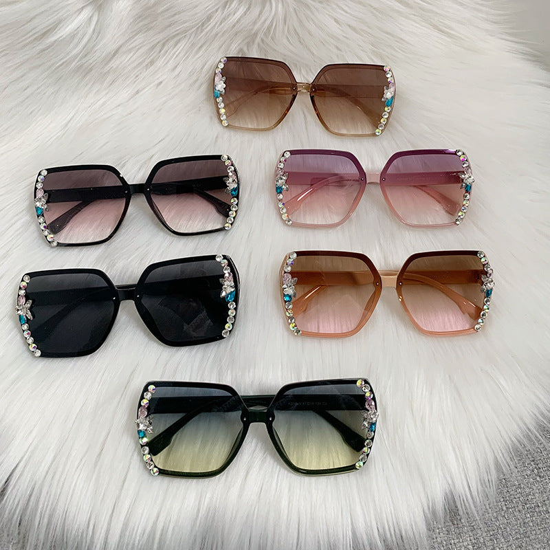 Women's fashion glasses 镶钻墨镜女款韩版潮无框水晶切边太阳眼镜女士防紫外线镶钻太阳镜