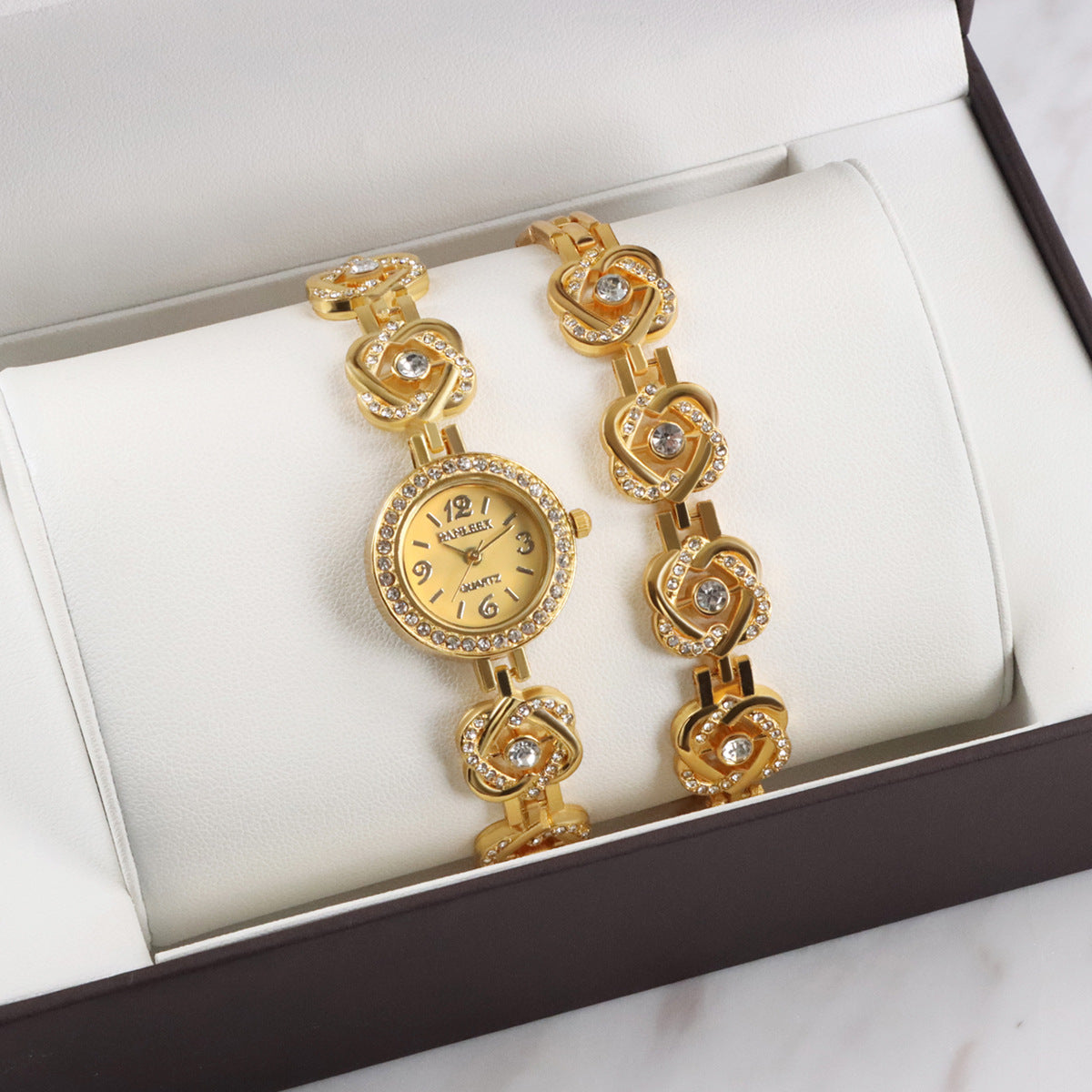 Fashion women's watch Cross-Border Wholesale Foreign Trade Fashion Heart-Shaped Diamond Women's Watch All-Match Rhinestone Fashion Quartz Bracelet Watch 2645