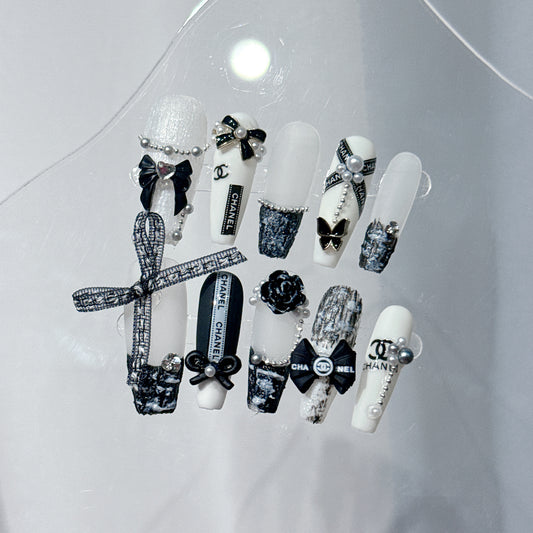 Autumn and Winter Wear Armor Black and White Hepburn Advanced Sense Classic Style Detachable Fake Nails Nail Stickers