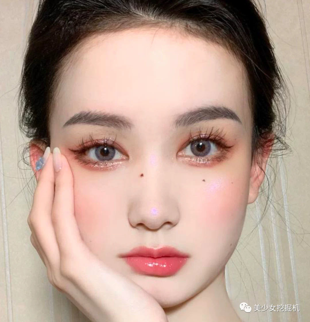 嘟嘟唇口红唇蜜透明唇彩亮晶晶唇釉口红玻璃唇细闪珠光带闪亮果冻色