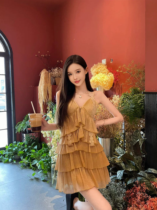 Fashion women's wear Pleated Lace Sexy V-neck Beach Dress with Suspenders Vacation Style Beautiful Seaside Dress Atmosphere Cake Skirt
