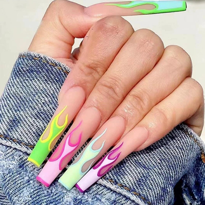 (Hand-made nail) The dark fairy in Europe and America is dying, the magic mirror powder is white, and the finished nail product, Millennium Spice Girl fake nails patch, is worn for a long time.