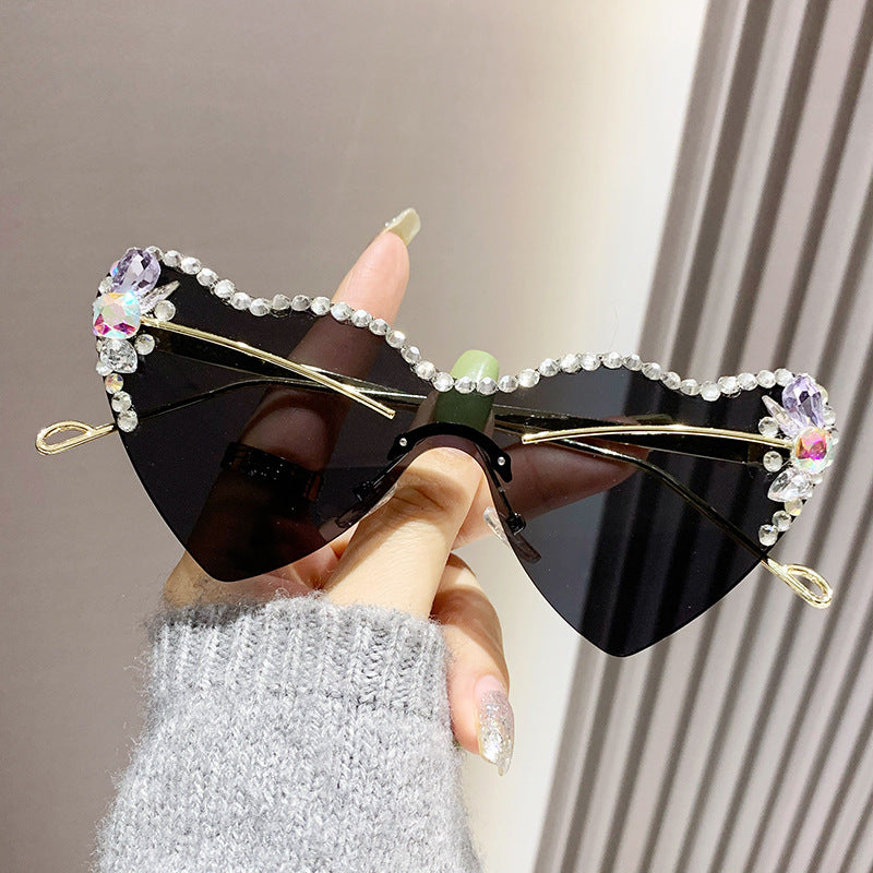 Women's fashion glasses 跨境新款爱心连体镜片无框镶钻猫眼太阳镜时尚女士墨镜桃心渐变色