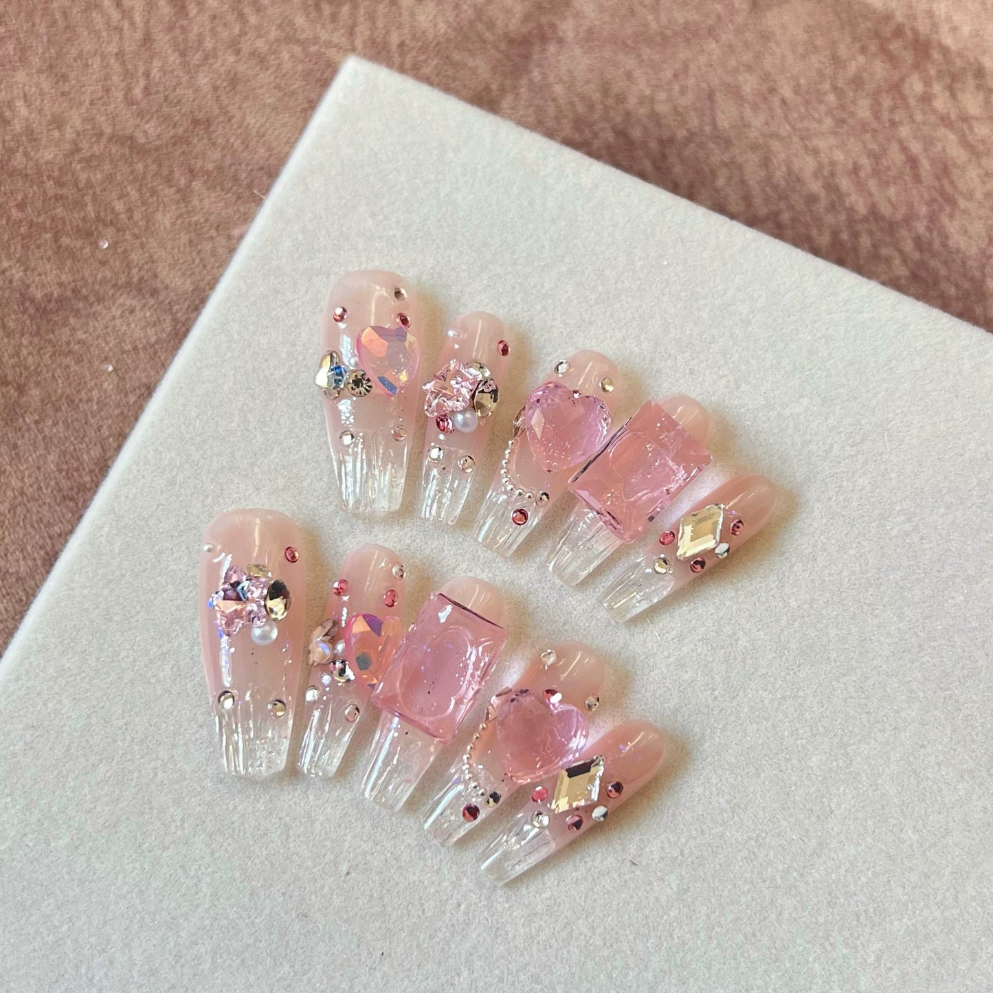 (Hand-made nail) Hand-worn nail polish powder is clean, white, explosive, bright, sweet, tender, high-grade and detachable phototherapy crystal sugar diamond.