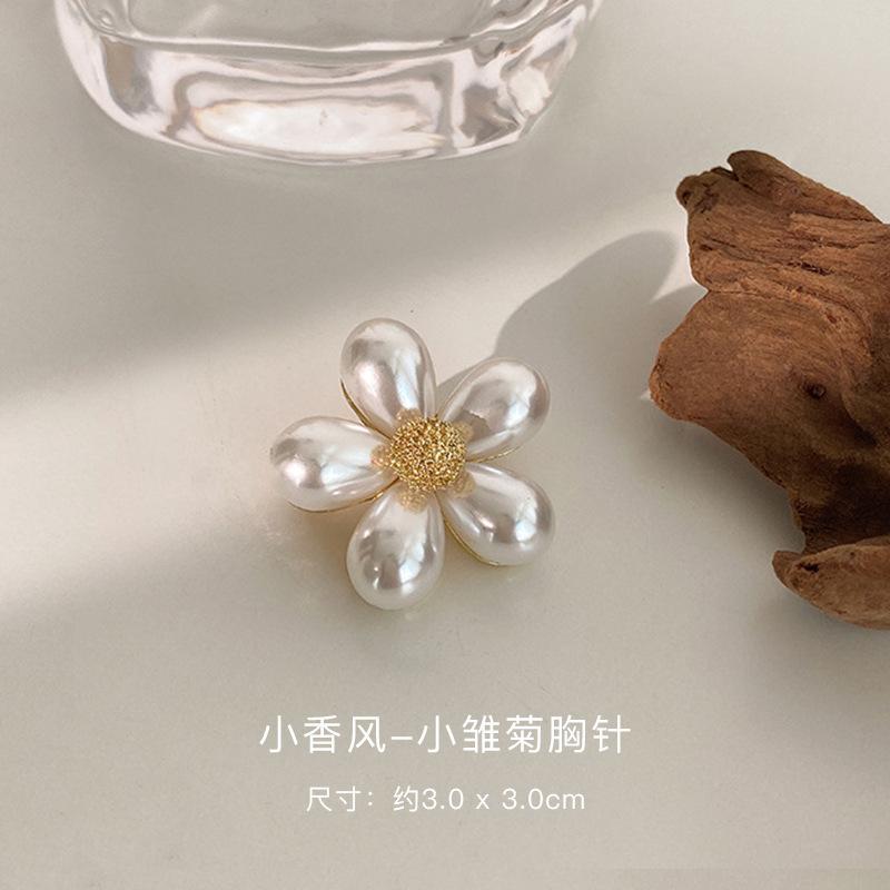 配饰胸针韩国新款时尚高档胸针女水钻丝巾扣防走光扣水晶胸花别针珍珠饰品