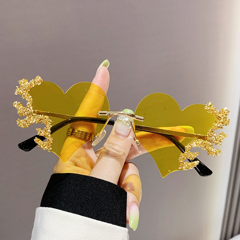 Women's fashion glasses 2023跨境异形夸张爱心眼泪太阳镜女水钻拍照墨镜高级感镶钻太阳镜