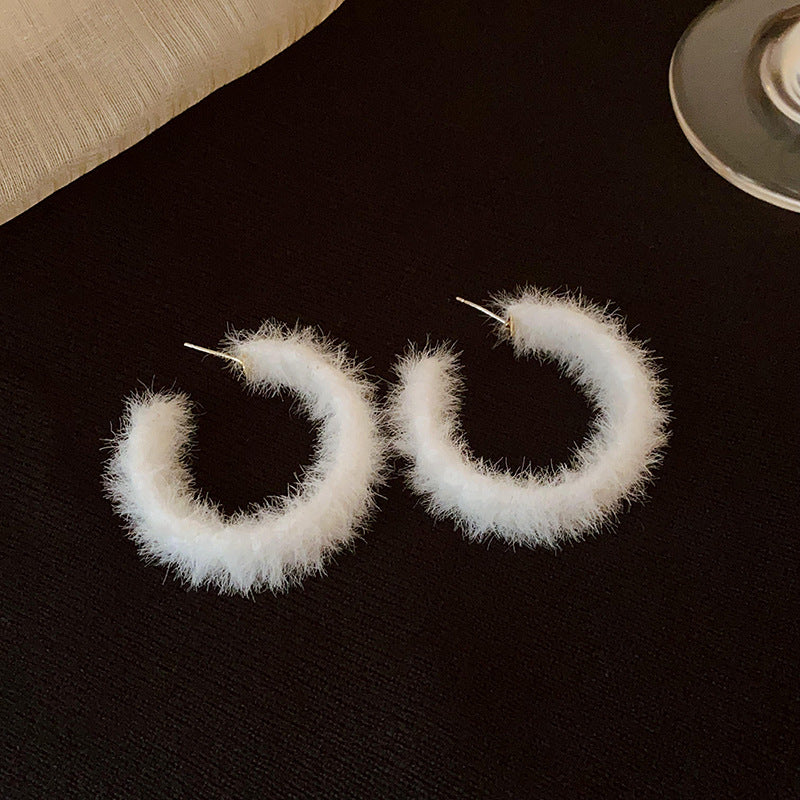 银针植绒三角形耳环秋冬款时尚百搭耳圈小众甜美设计感耳饰批发女