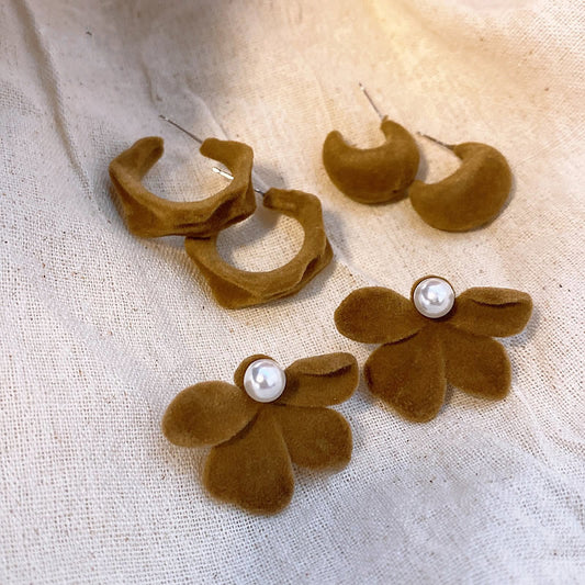 美拉德植绒银针咖色珍珠耳环秋冬款小众百搭耳钉高级感耳饰批发女