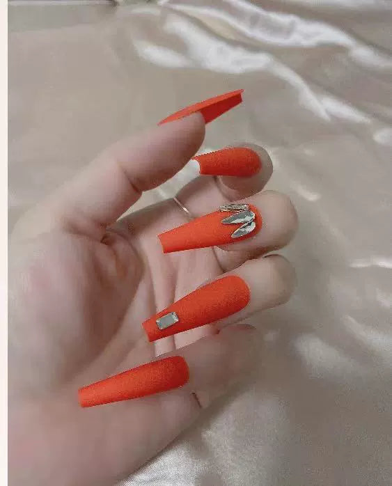 (Hand-made nail) Spice girl Europe and America, dark and long manicure nail, ballet nail, flat head, white, fake nails, wearing beautiful patch, finished product.