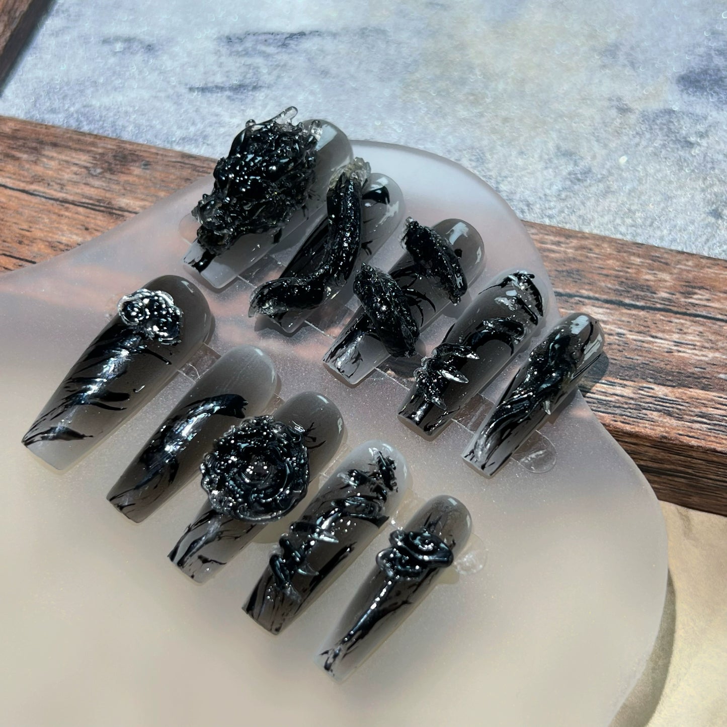 (Hand-made nail) hand-worn nails, dark babes, pure black white patches, finished dragon elements, heavy industry, high-end sense flashing nail art