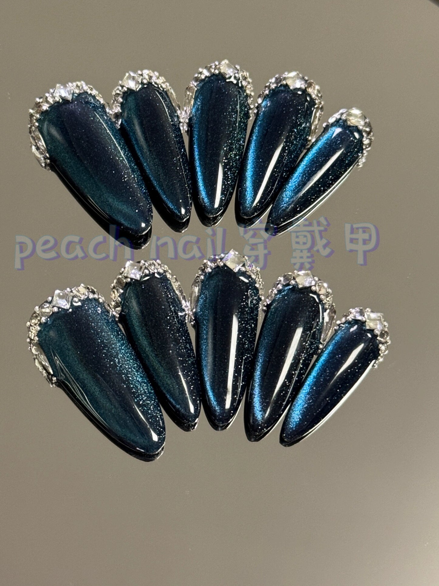 Blue Flashing Cat Eye Autumn and Winter White Mid-Length Pile Rhinestone Elegant Handmade Wear Armor Detachable 2024 Hot