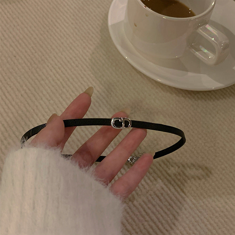 纯欲字母choker项链女款小众设计感高级锁骨链颈链气质项圈女批发