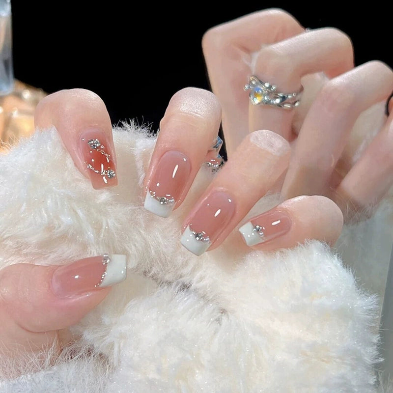 (Hand-made nail) French nail armor long black small fragrance simple white high-grade sense nail piece bride pregnant woman finished product.