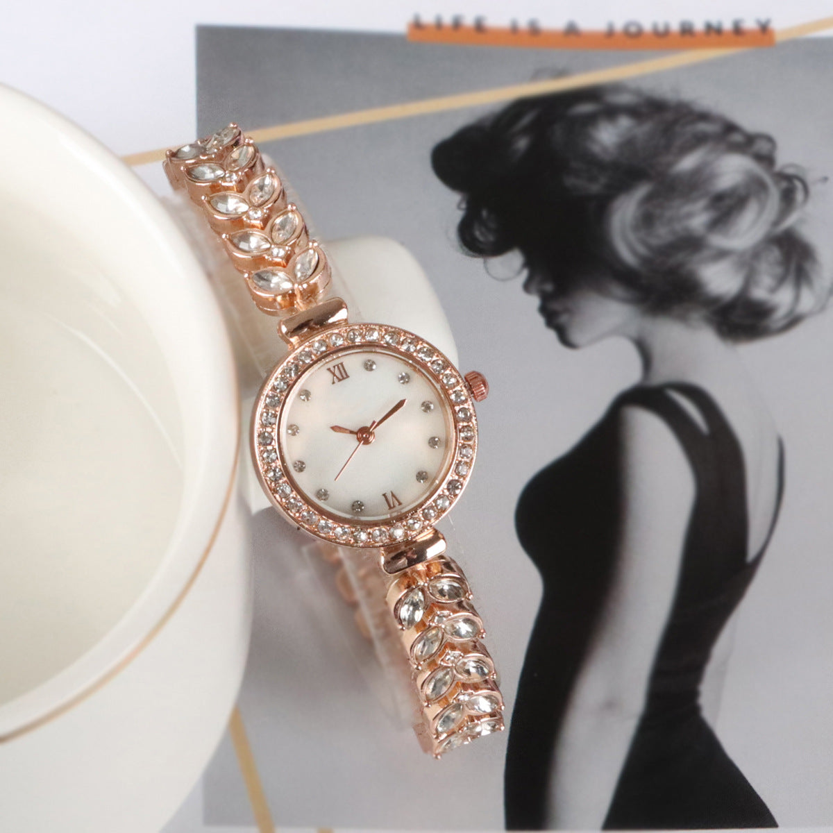 Fashion women's watch 2023 Popular Mermaid Women's Watch for Girlfriend Light Luxury Minority Bracelet Watch Fashion Watch Cross-Border Wholesale