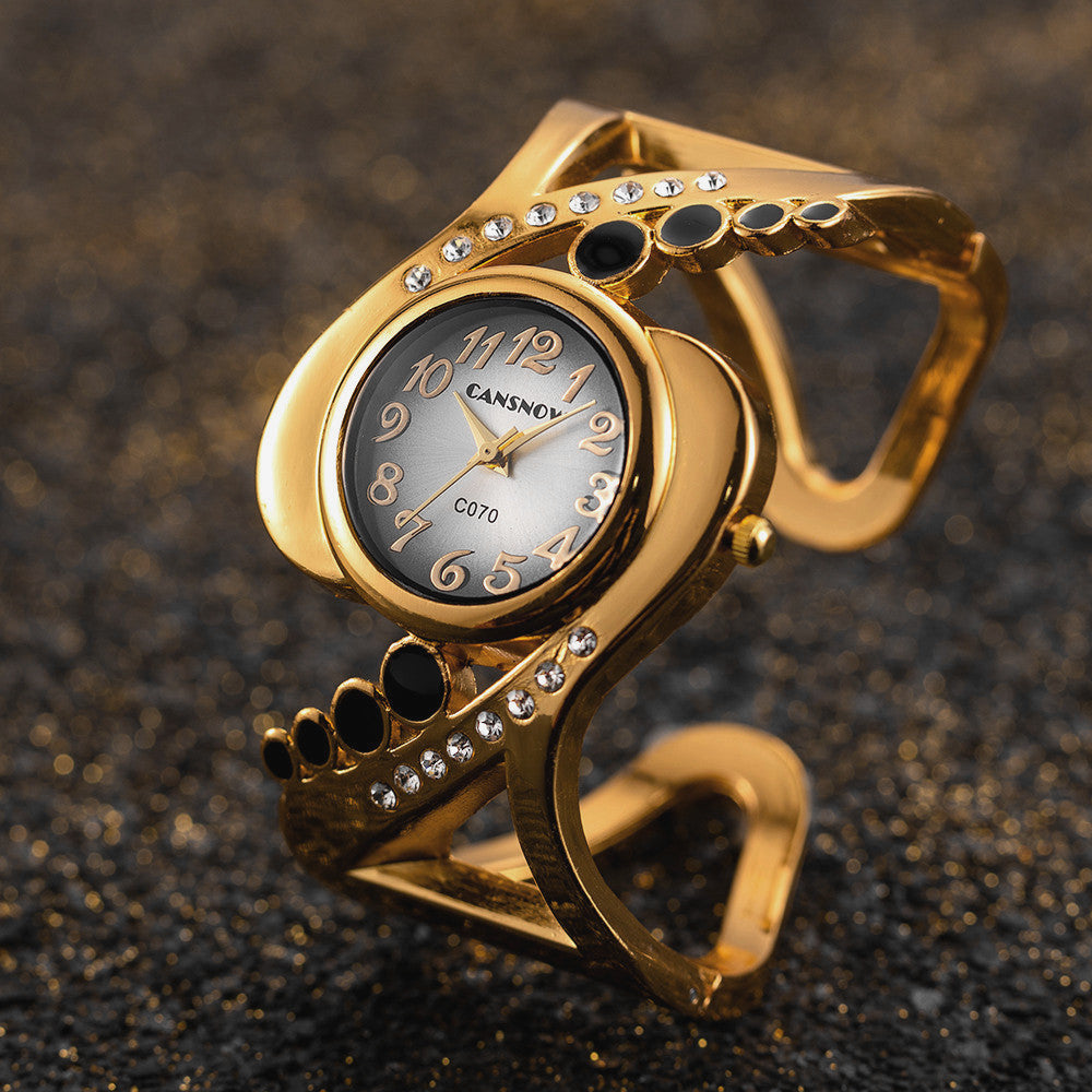Fashion women's watchForeign Trade Hot Sale Girls Watch Diamond Women's Watch Creative Women's Fashion Alloy Bangle Watch One Piece Dropshipping