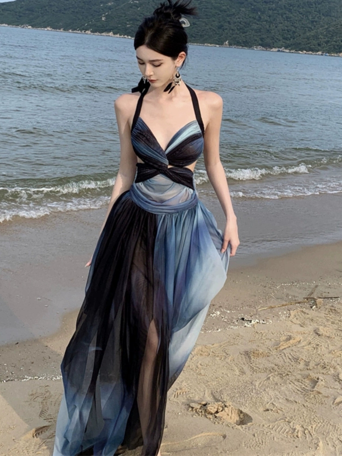 Fashion women's wear Thailand Sanya Holiday Halter Dress Summer Backless Seaside Travel Wear and Take Photos Beach Skirt Atmosphere