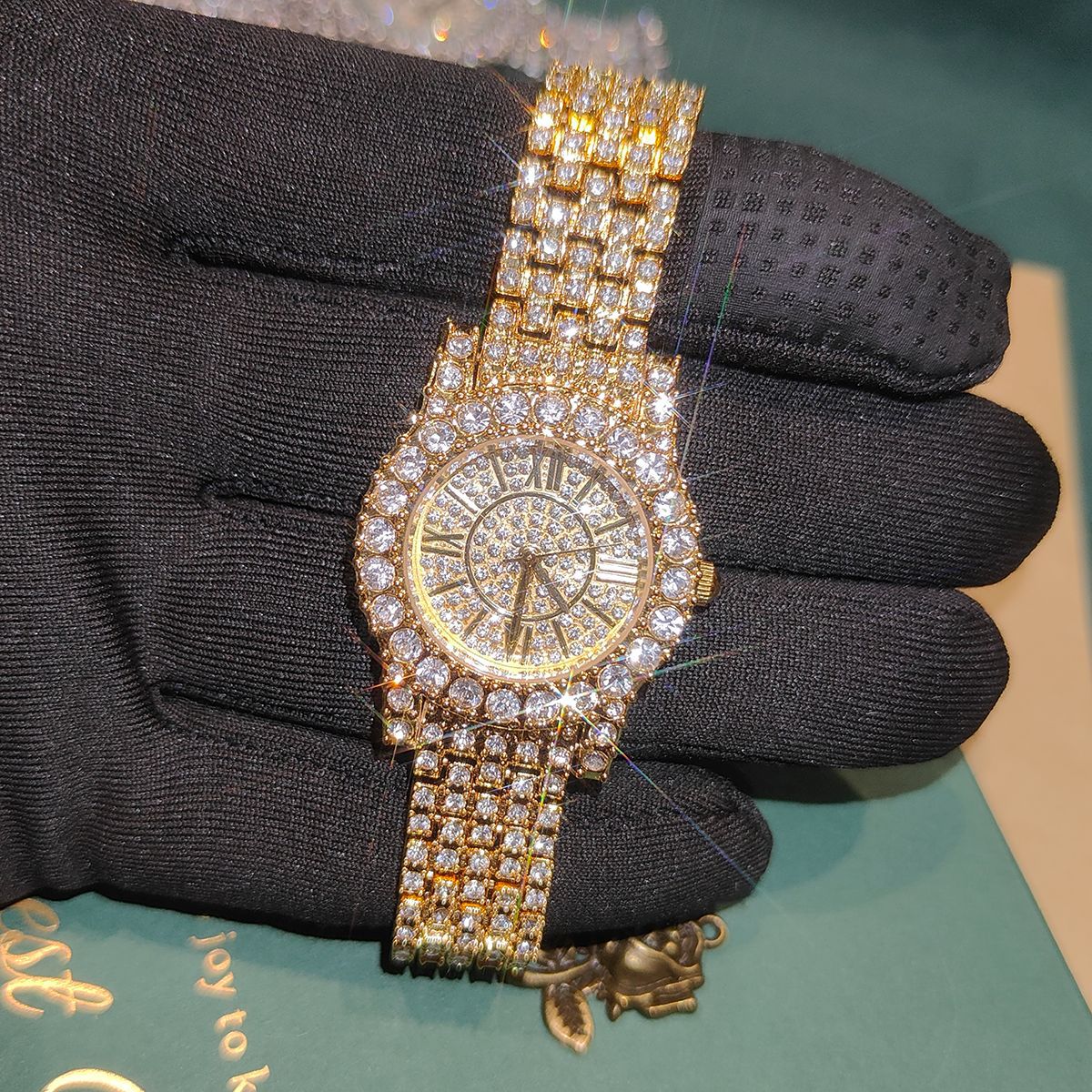Women's fashion watch Full diamond full star bracelet waterproof watch quartz watch