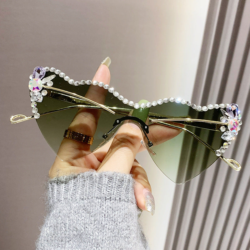 Women's fashion glasses 跨境新款爱心连体镜片无框镶钻猫眼太阳镜时尚女士墨镜桃心渐变色
