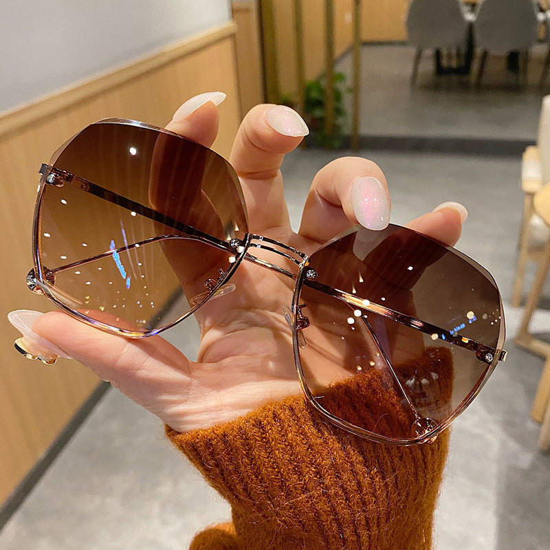 Women's fashion glasses 2024 新款跨境大框金属无框太阳镜欧美多边形切边海洋片女士墨镜