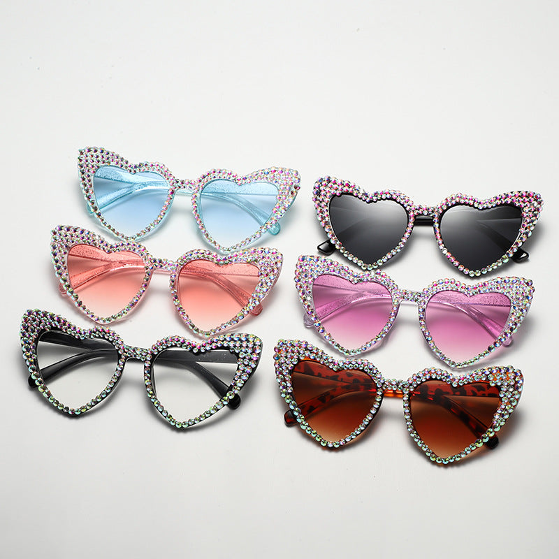 Women's fashion glasses 新款复古跨境镶钻太阳镜时尚桃心爱心墨镜女士金属铰链大框个性眼
