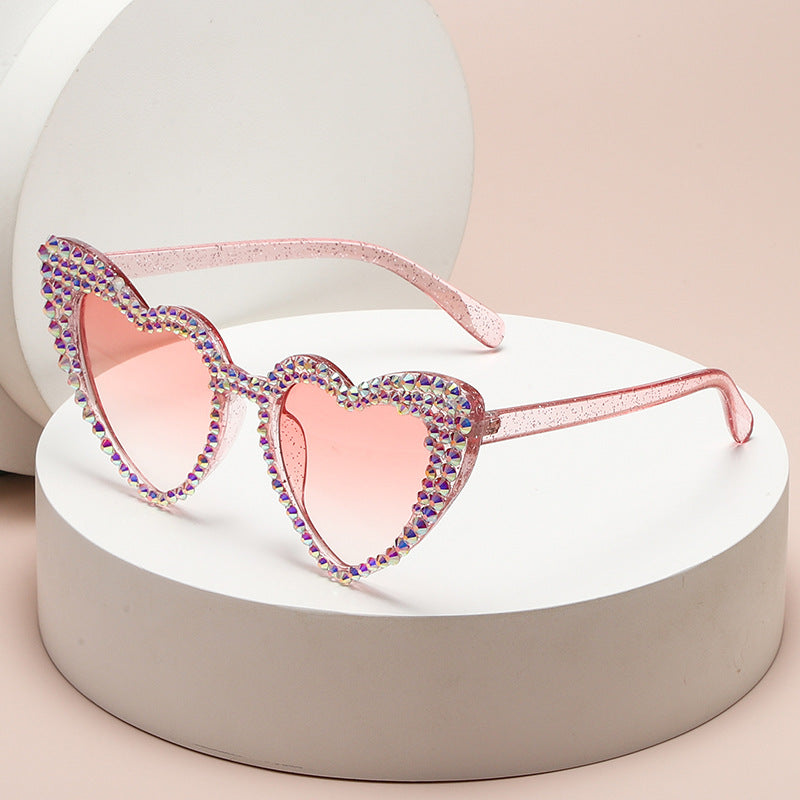 Women's fashion glasses 新款复古跨境镶钻太阳镜时尚桃心爱心墨镜女士金属铰链大框个性眼
