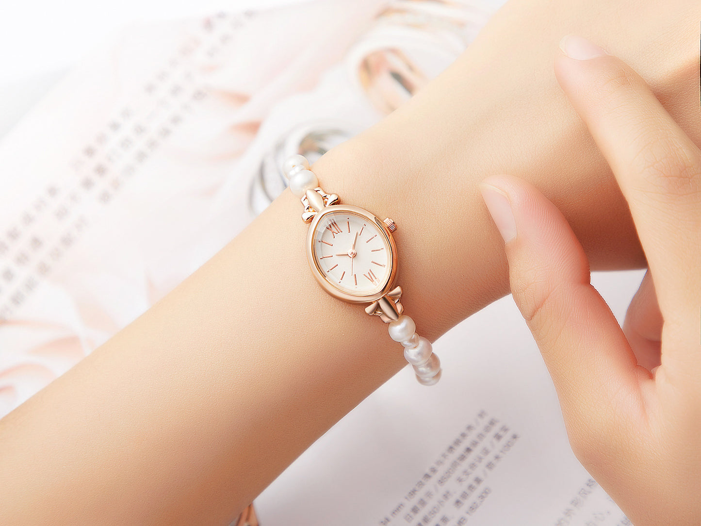Fashion women's watchAffordable Luxury Fashion Women's Watch Natural Freshwater Pearl Strap Watch Bracelet Suit Waterproof Creative Quartz Women's Watch