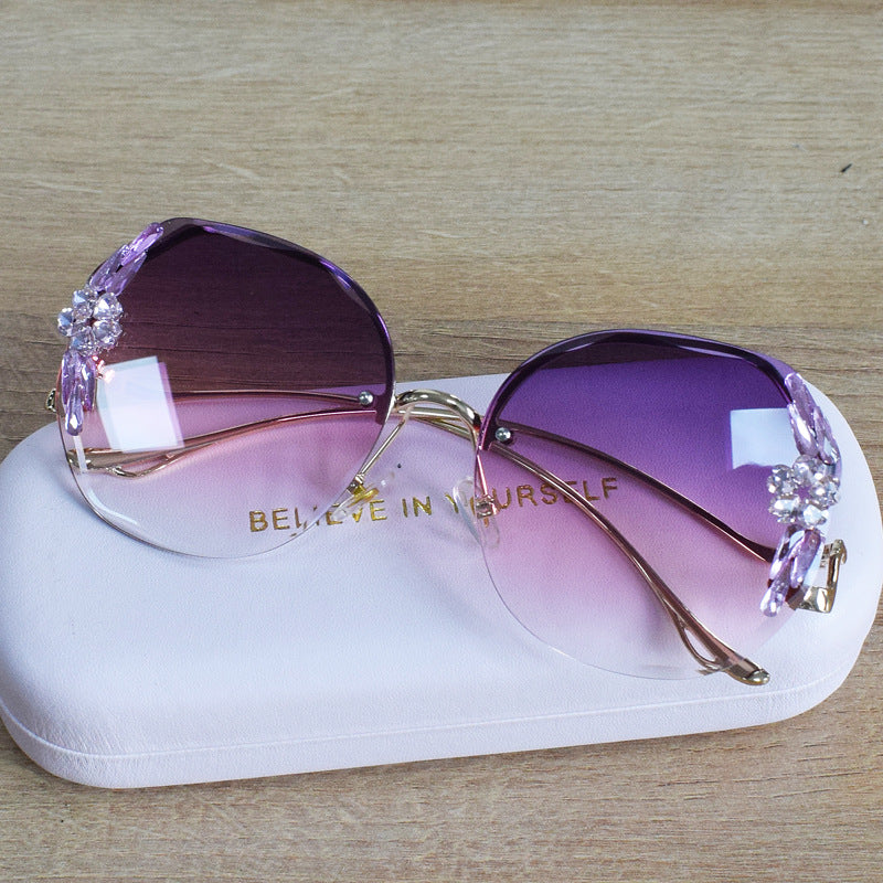 Women's fashion glasses 2022跨境新款渐变镶钻无边框太阳镜女圆脸墨镜个性墨镜脸长脸方脸