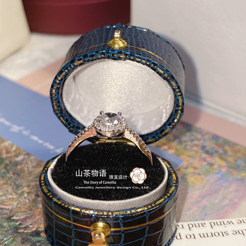 配饰戒指Camellia港台经典小方钻戒指女士时尚百搭求婚方糖指环满钻食指戒