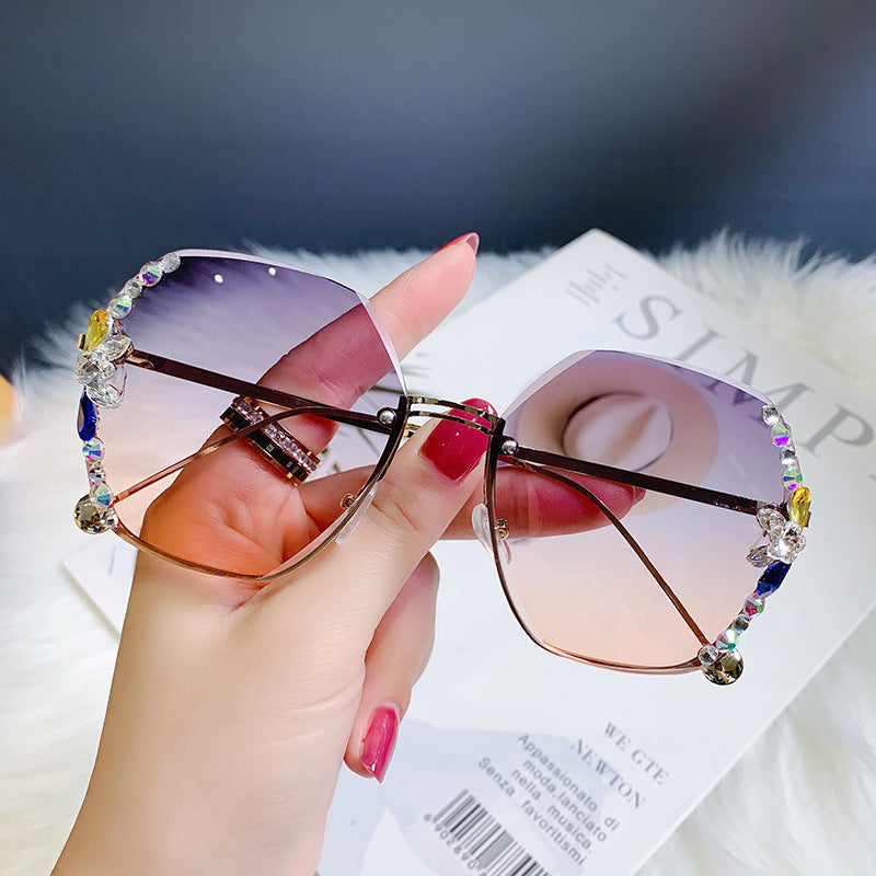 Women's fashion glasses 2022新款跨境镶钻切边女士太阳镜ins风无框女式墨镜厂家现货