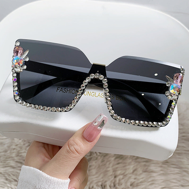 Women's fashion glasses 欧美镶钻大框架跨境新款水钻墨镜女潮款防紫外线防晒显瘦太阳镜