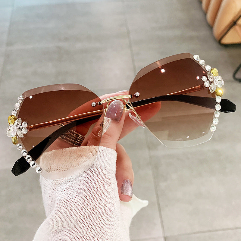 Women's fashion glasses 跨境2022新款镶钻太阳镜女高级感ins时尚墨镜眼镜个性街拍遮阳镜