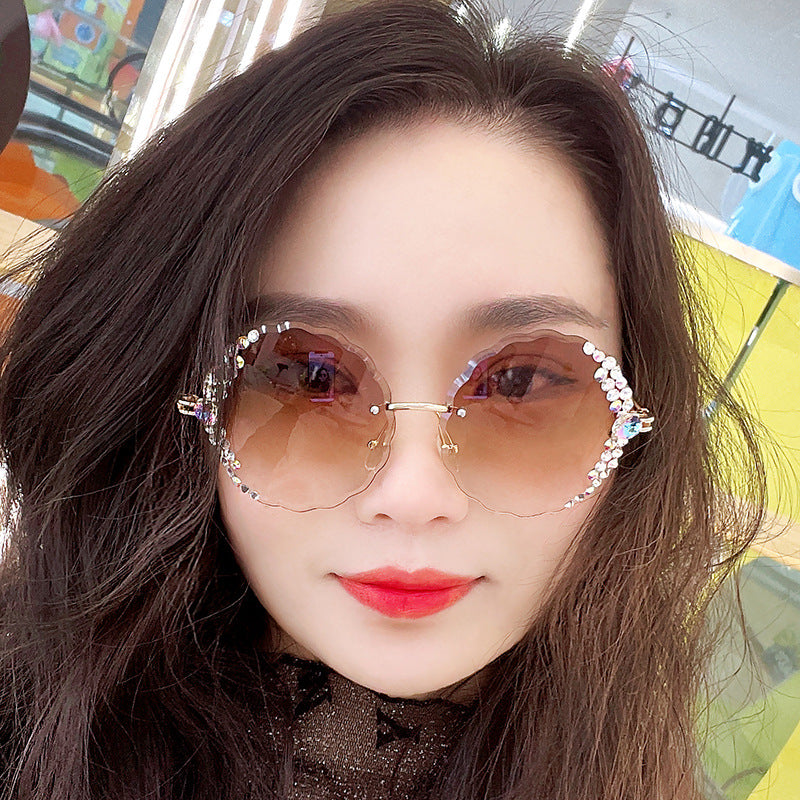 Women's fashion glasses 跨境女士镶钻太阳镜时尚水钻切边圆形女大脸圆脸显瘦防紫外线墨镜