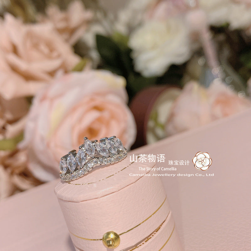 配饰戒指Camellia时尚Tiktok精选戒指女 镀金V型皇冠仿真锆钻百搭小众排戒