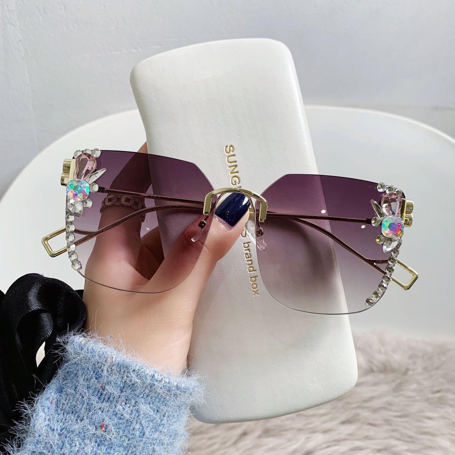 Women's fashion glasses 2022新款镶钻太阳镜女跨境B家无框切边时尚金属大框墨镜太阳眼镜