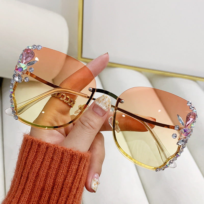 Women's fashion glasses 2023网红镶钻蝶形太阳镜女潮韩版气质方圆脸显瘦街拍防紫外线墨镜