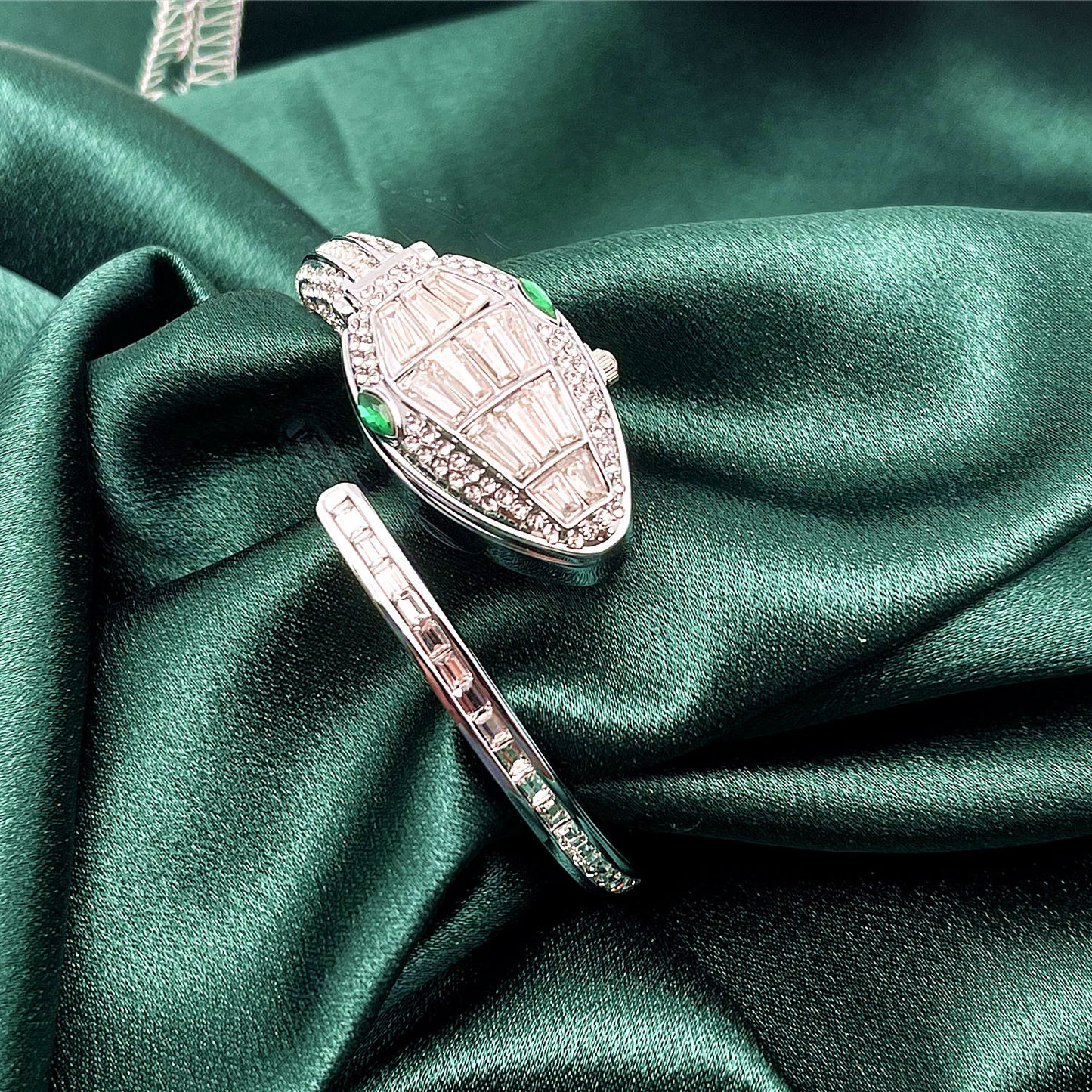 Fashion women's watch2023 New Product Best-Selling Diamond Snake Bangle Watch Snake Bracelet Quartz Open Watch Cross-Border E-Commerce Hot Sale