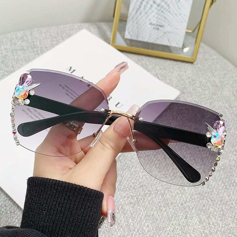 Women's fashion glasses 2023跨境欧美无框切边镶钻太阳镜女防紫外线墨镜海洋片遮阳眼镜