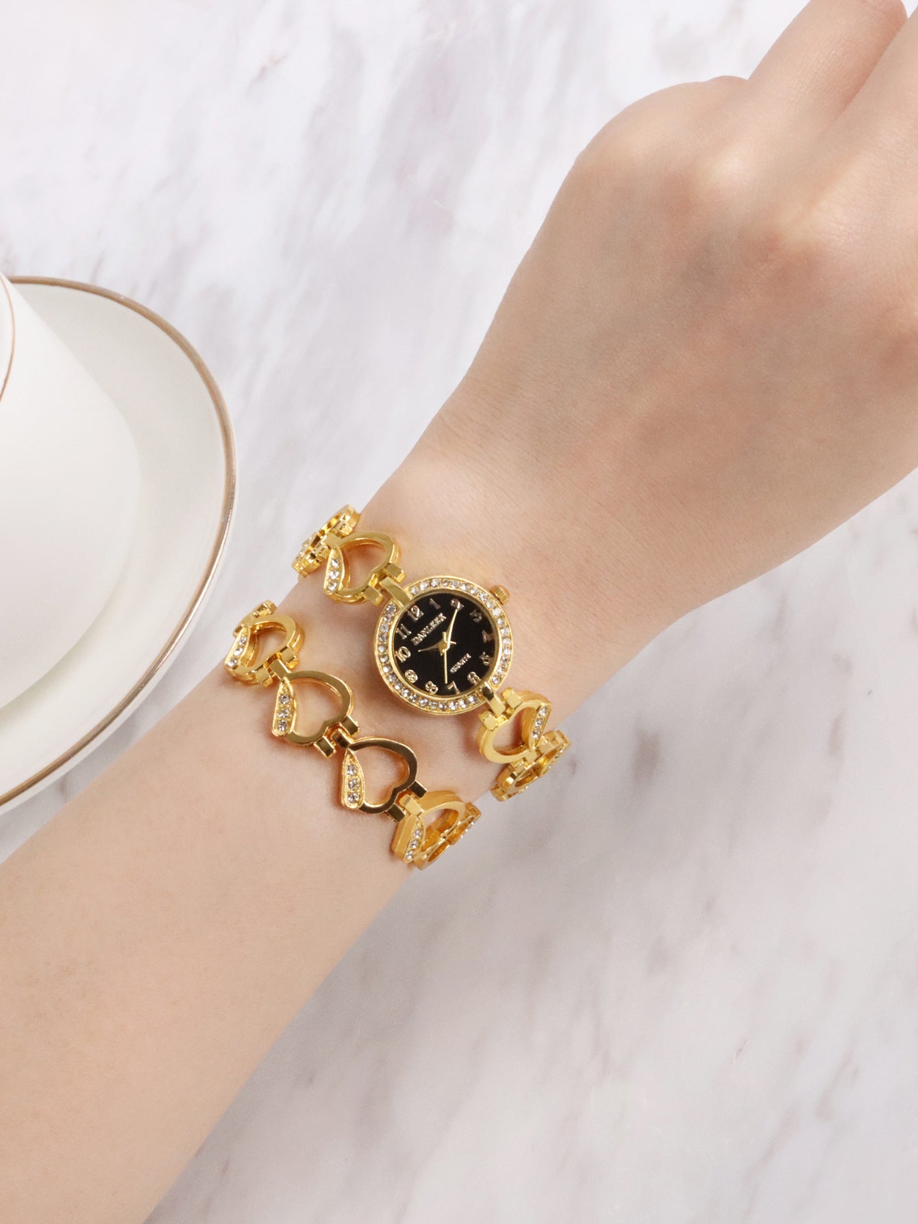 Women's fashion watch 跨境爆款时尚镶钻女士手表百搭水钻时装石英手链腕表外贸批发2330