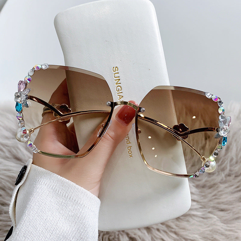 Women's fashion glasses 2022新款珍珠水钻防晒防紫外线墨镜网红ins圆脸太阳镜镶钻潮