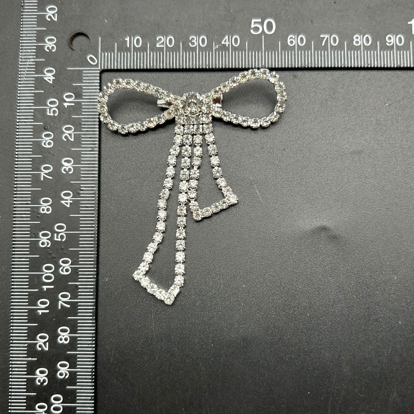 配饰胸针小香风胸针小众奢华水钻流苏女士气质女装胸花别针固定西装大衣配饰
