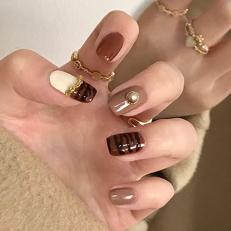 奶咖珍珠穿戴甲金链指甲贴片秋冬美甲片钻款假指甲美甲贴片成品甲