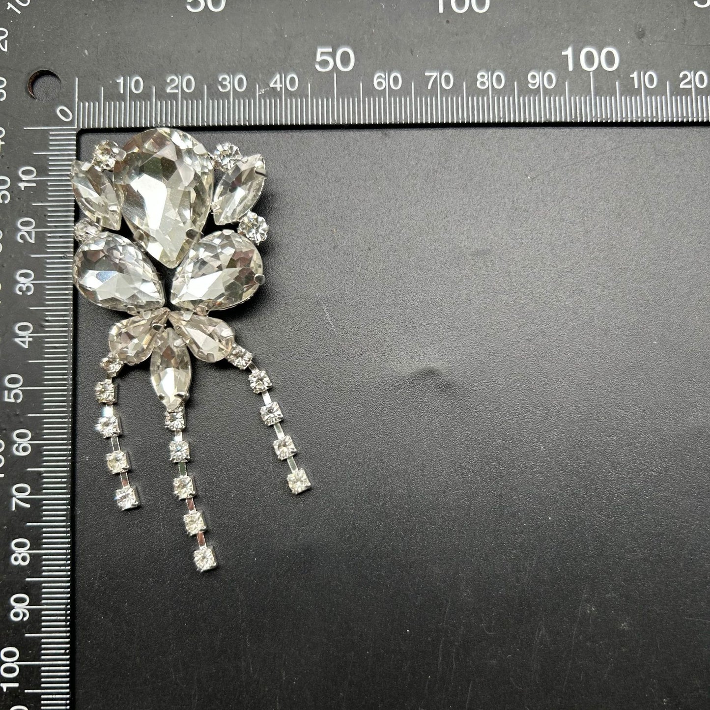 配饰胸针小香风胸针小众奢华水钻流苏女士气质女装胸花别针固定西装大衣配饰