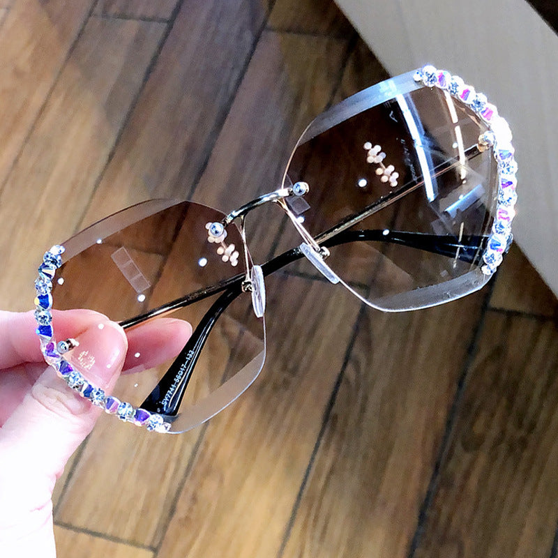 Women's fashion glasses 2022新款网红ins墨镜女镶钻韩版潮圆脸街拍防晒防紫外线太阳镜女