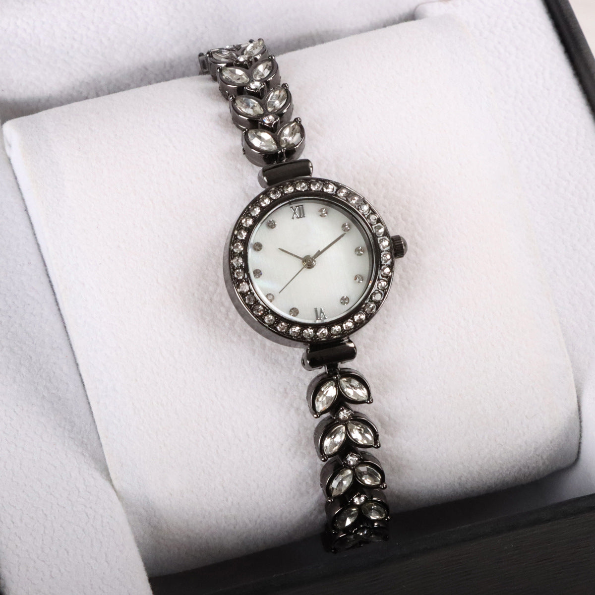 Fashion women's watch 2023 Popular Mermaid Women's Watch for Girlfriend Light Luxury Minority Bracelet Watch Fashion Watch Cross-Border Wholesale