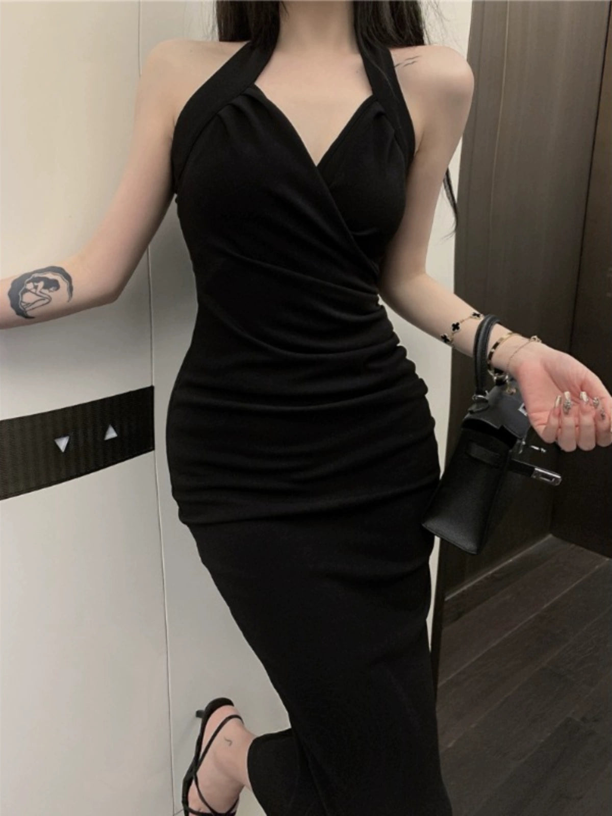 Fashion women's wear Sexy Hot Girl Elegant Halter V-neck Strap Dress Women's Summer New Pure Want to Tight Waist Sheath Mid-Length Skirt