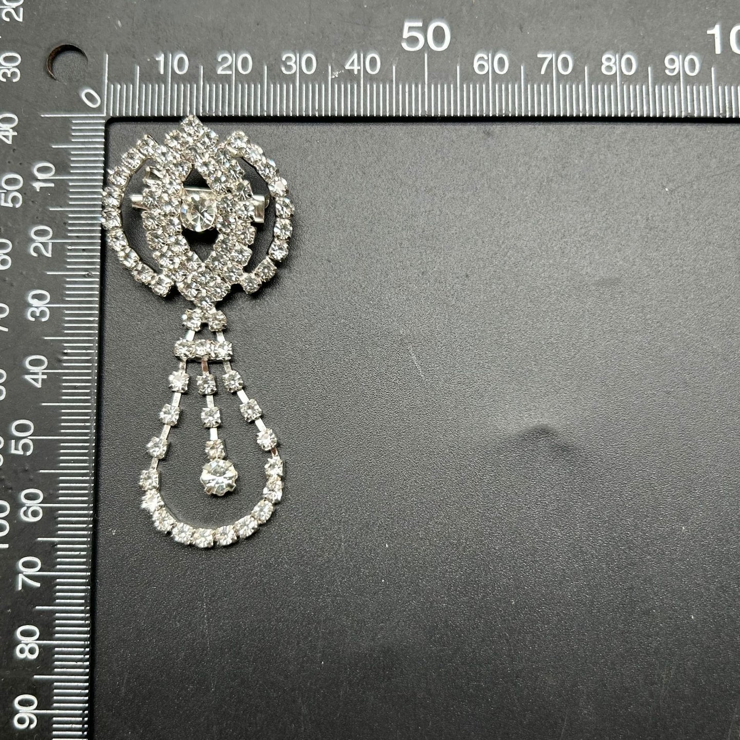配饰胸针小香风胸针小众奢华水钻流苏女士气质女装胸花别针固定西装大衣配饰