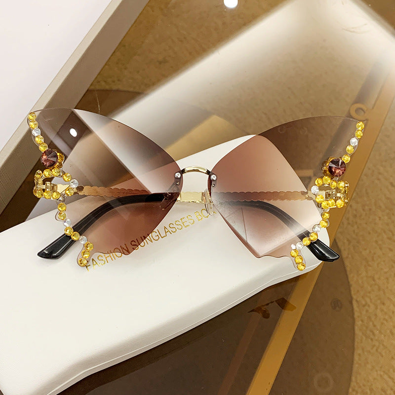 Women's fashion glasses 跨境2023新款蝴蝶形状镶钻无框太阳镜女欧美时尚个性夸张墨镜舞会