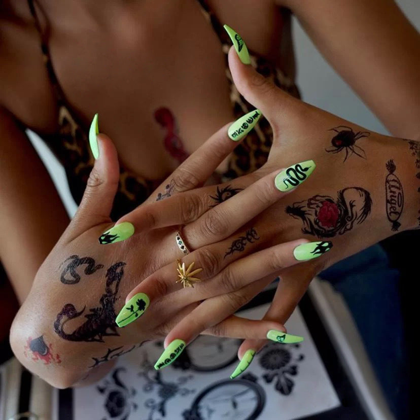 Fashion  nail Manicure European and American Dark Snake Flame Fake Nail Tip Wear Nail Stickers Finished Product Nail Tip Stickers 24 Pieces Manufacturer Sales