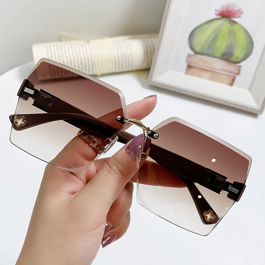 Women's fashion glasses 跨境新款四叶草女士太阳镜潮流抖音无框切边墨镜时尚开车旅游眼镜