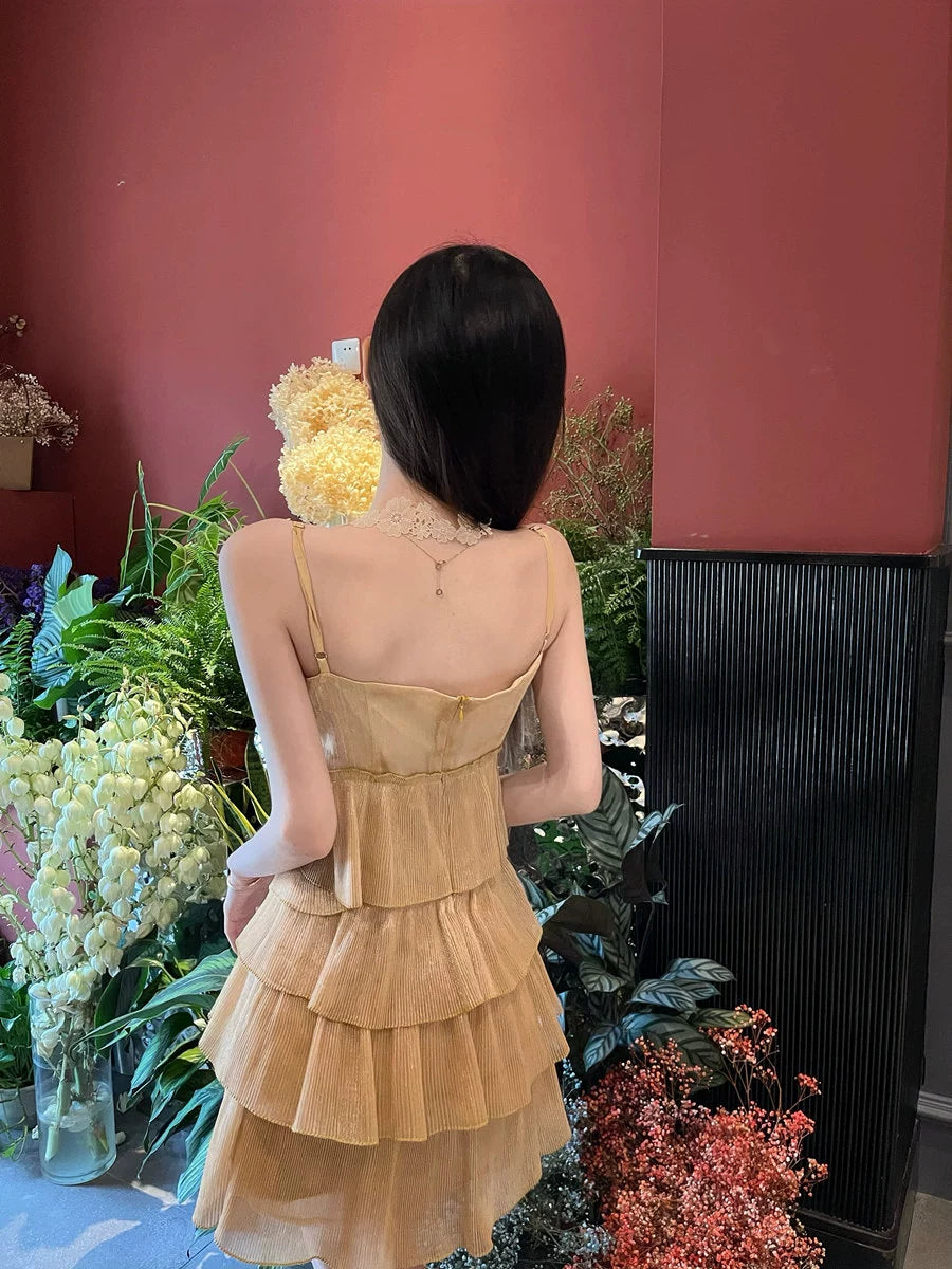 Fashion women's wear Pleated Lace Sexy V-neck Beach Dress with Suspenders Vacation Style Beautiful Seaside Dress Atmosphere Cake Skirt